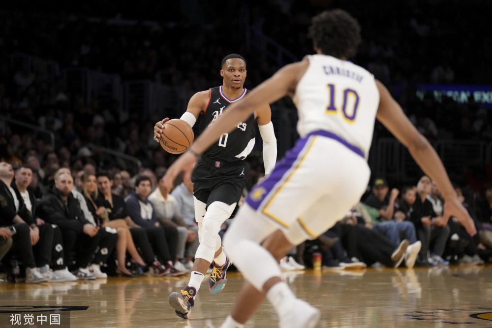 都充满了悬 都充满了悬