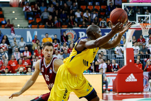 紧密配合 紧密配合