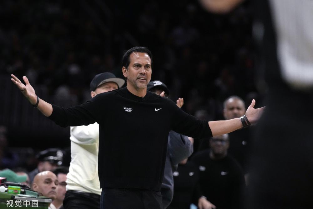 多名球员进 多名球员进